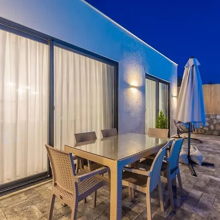 Vila Doga Manzarali Havuzlu Nord 2 Kaş