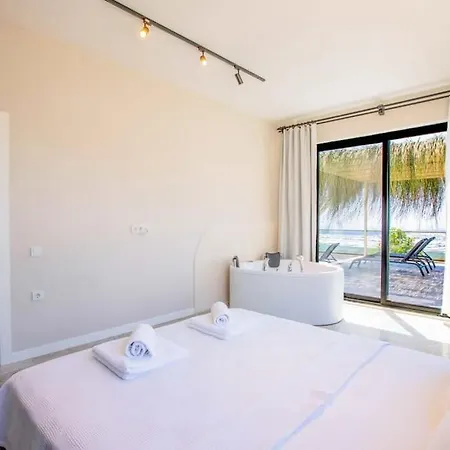 Doga Manzarali Havuzlu Nord 2 Villa Kaş